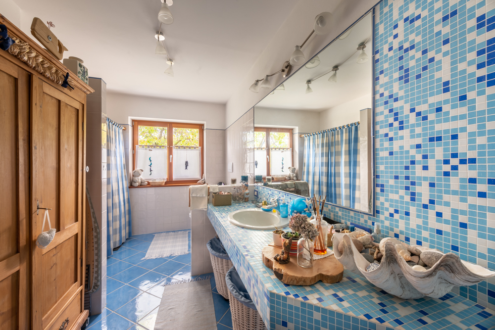 bagno luminoso di bed and breakfast